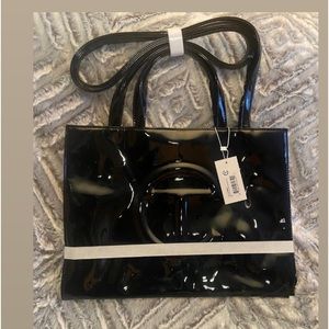 🥹AUTHENTIC🥳🥰 Telfar Medium Black Patent Shopping 💼 smoke 💨 free pet free 🏠